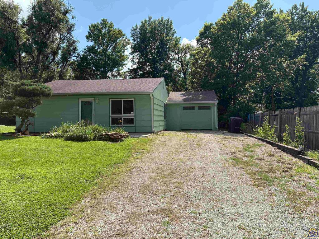 3415 SE Massachusetts AVE, Topeka, KS 66605