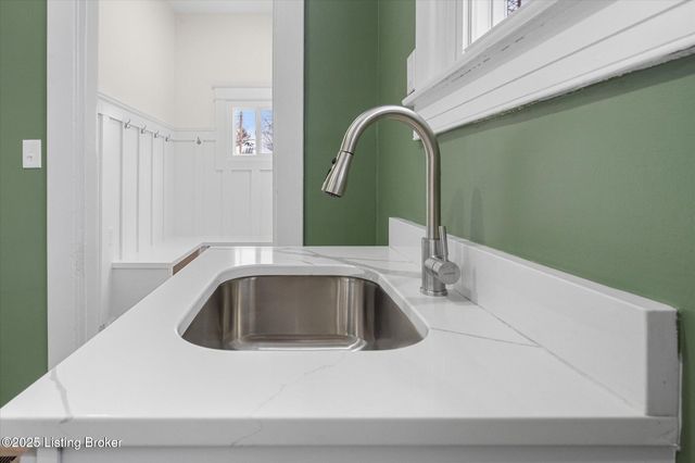 203 N 5th Ave, La Grange, KY 40031