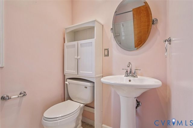 4 Michele Dr, Hampton, VA 23669