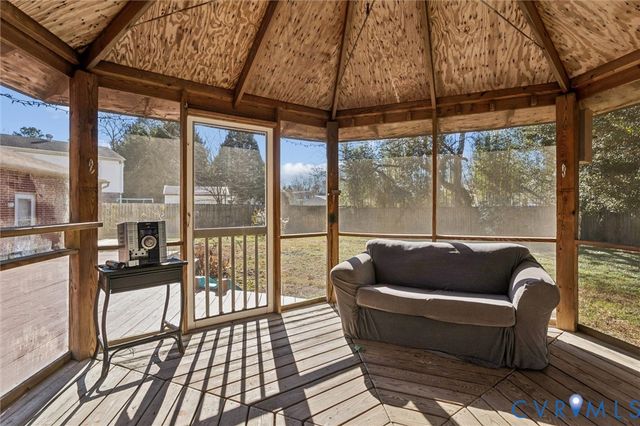 4 Michele Dr, Hampton, VA 23669