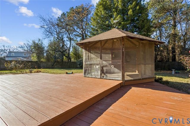 4 Michele Dr, Hampton, VA 23669