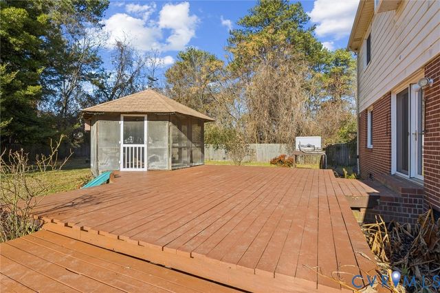 4 Michele Dr, Hampton, VA 23669