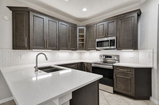 8169 STONE LEAF LANE, Tampa, FL 33647
