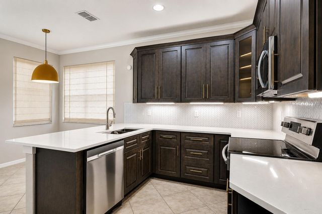 8169 STONE LEAF LANE, Tampa, FL 33647