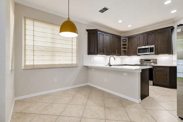 8169 STONE LEAF LANE, Tampa, FL 33647
