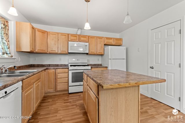 1548 N Pioneer Peak Drive, Wasilla, AK 99654