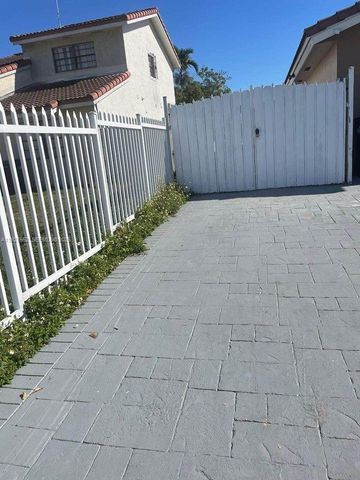 1017 SW 124th Ct, Miami, FL 33184