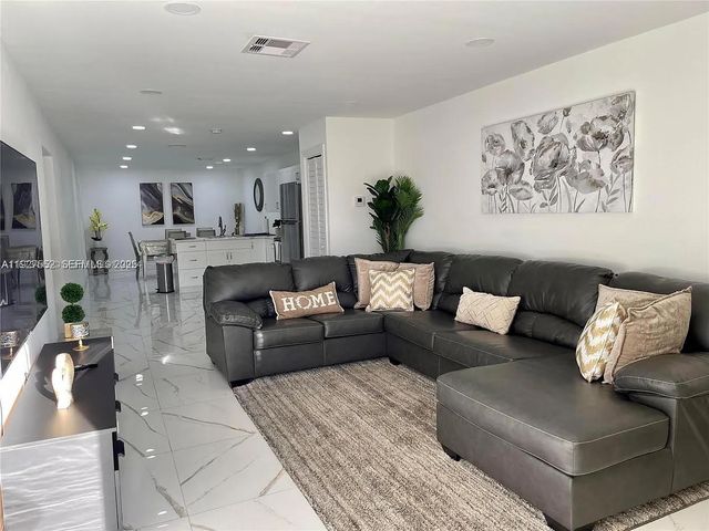 1017 SW 124th Ct, Miami, FL 33184