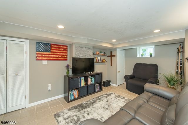 3 Woodlawn Ter, Cedar Grove Twp., NJ 07009