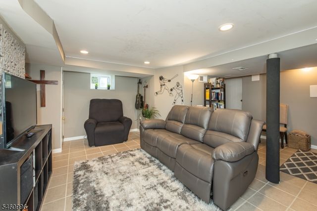 3 Woodlawn Ter, Cedar Grove Twp., NJ 07009