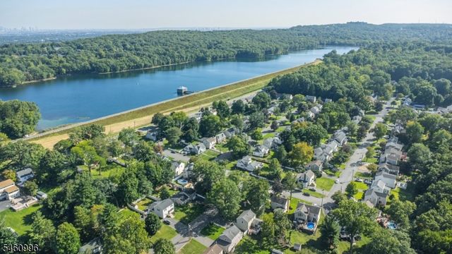 3 Woodlawn Ter, Cedar Grove Twp., NJ 07009