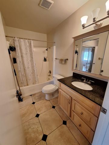 5042 Glide Dr #8, Davis, CA 95618