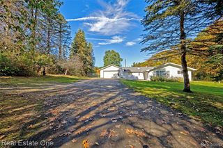 9150 Rattalee Lake Road, Clarkston, MI 48348