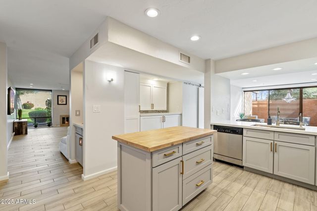 7401 N SCOTTSDALE Road 24, Paradise Valley, AZ 85253