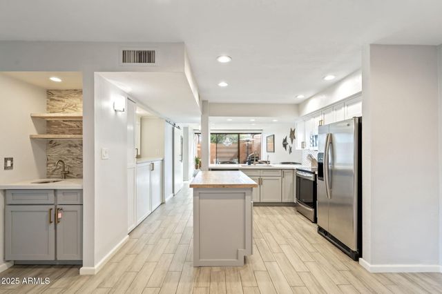 7401 N SCOTTSDALE Road 24, Paradise Valley, AZ 85253