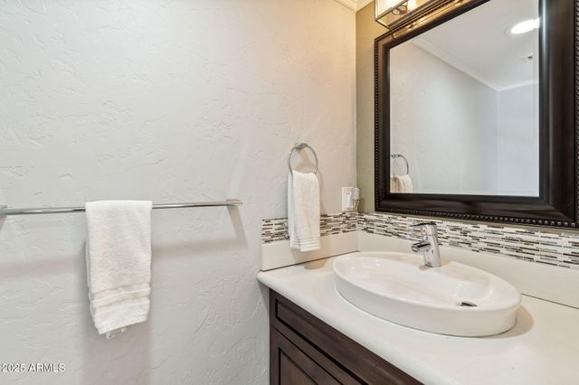 7401 N SCOTTSDALE Road 24, Paradise Valley, AZ 85253