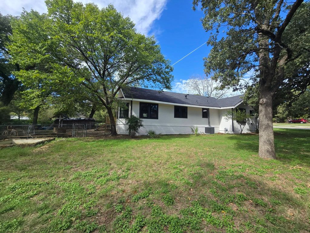 4824 Meadowbrook Drive, Fort Worth, TX 76103 — photo 3
