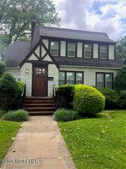 8 Roseld Court, Deal, NJ 07723