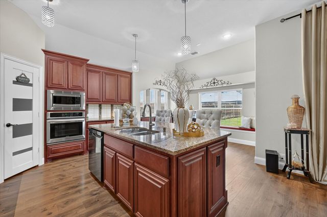 5011 Lake Park Drive, Mansfield, TX 76063