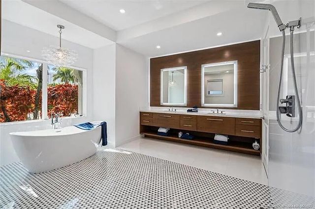 2941 Lake Drive, Singer Island, FL 33404