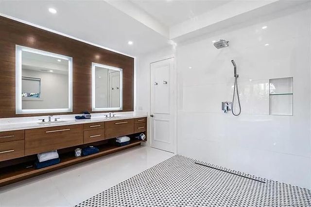 2941 Lake Drive, Singer Island, FL 33404