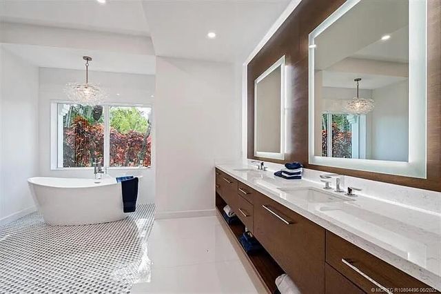 2941 Lake Drive, Singer Island, FL 33404
