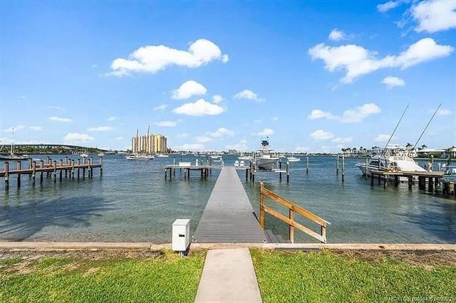 2941 Lake Drive, Singer Island, FL 33404