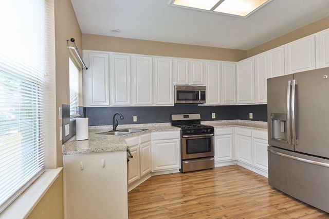 2922 Veva Drive, Pearland, TX 77584