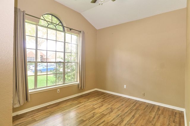 2922 Veva Drive, Pearland, TX 77584