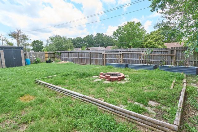 2922 Veva Drive, Pearland, TX 77584