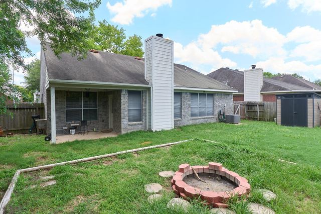 2922 Veva Drive, Pearland, TX 77584