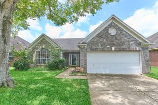 2922 Veva Drive, Pearland, TX 77584