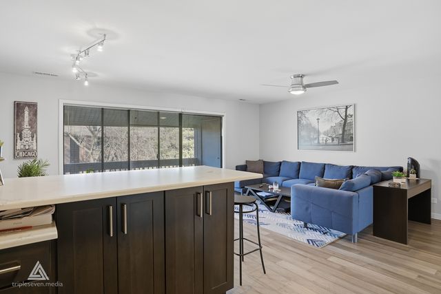 9609 Austin Avenue W3, Oak Lawn, IL 60453