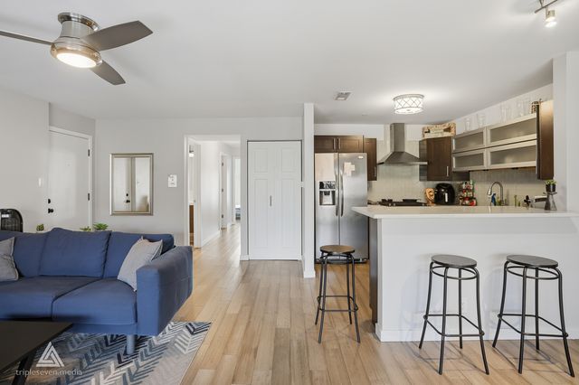 9609 Austin Avenue W3, Oak Lawn, IL 60453