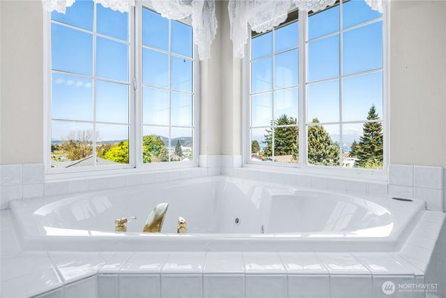 3719 N Avenue, Anacortes, WA 98221