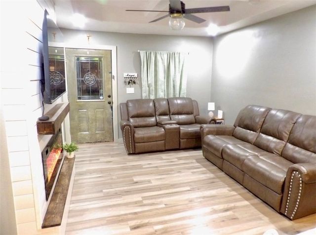 473 E County Road 303, Orange Grove, TX 78372