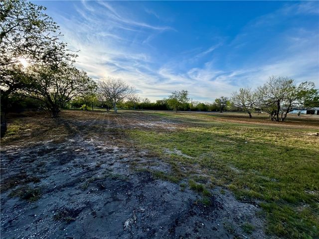 473 E County Road 303, Orange Grove, TX 78372
