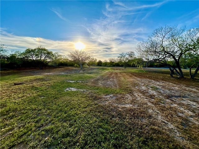 473 E County Road 303, Orange Grove, TX 78372