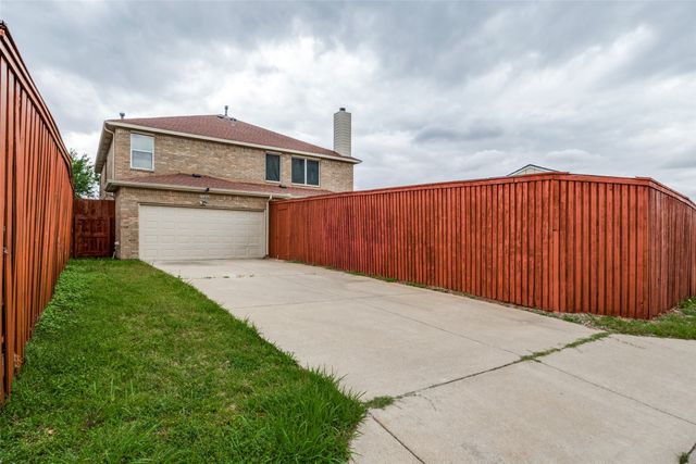 1926 Rustic Creek Drive, Garland, TX 75040