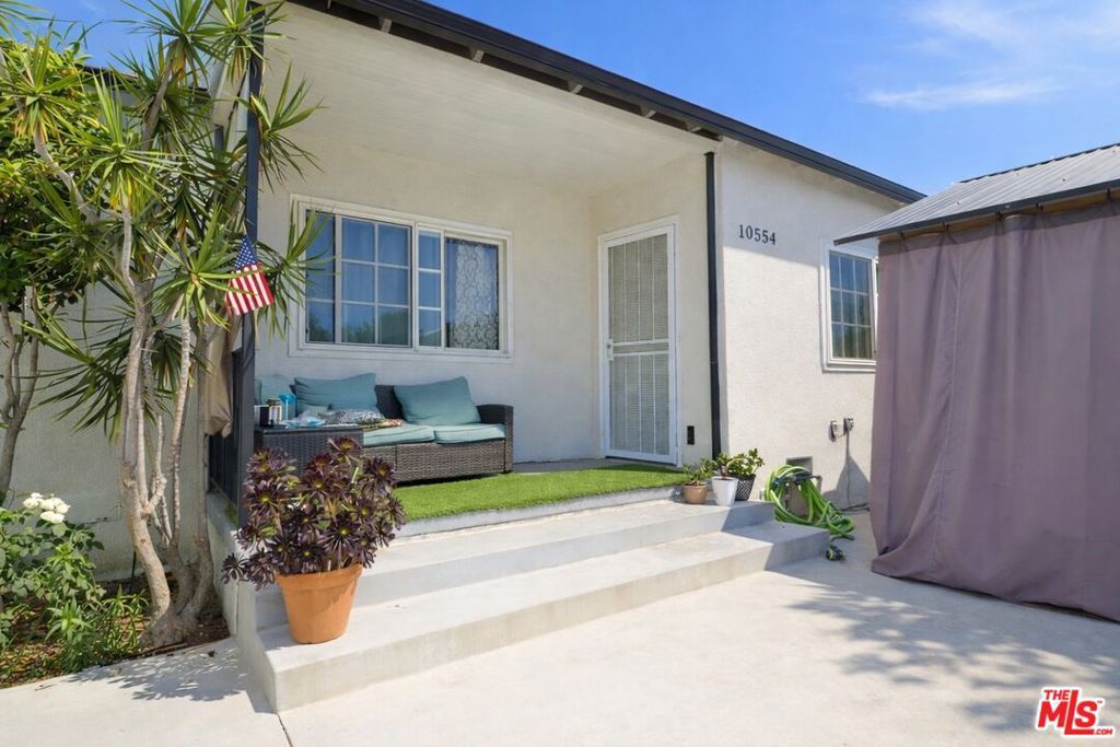 10554 Lanark Street, Los Angeles, CA 91352 — photo 2