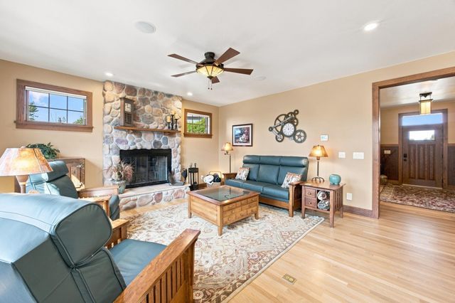 7107 Maple Lane, Horace, ND 58047