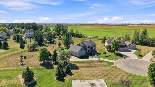 7107 Maple Lane, Horace, ND 58047
