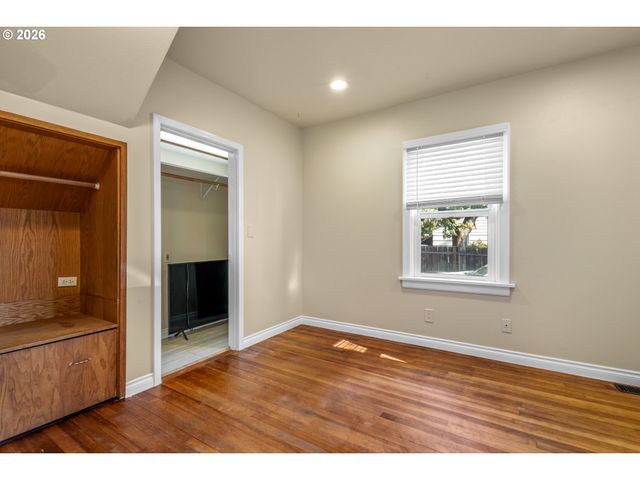 6103 Se CLATSOP St, Portland, OR 97206