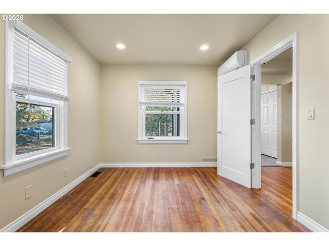 6103 Se CLATSOP St, Portland, OR 97206