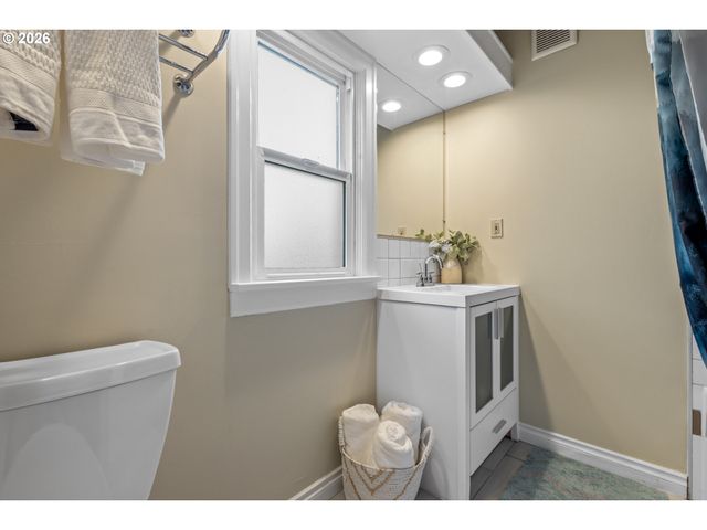 6103 Se CLATSOP St, Portland, OR 97206