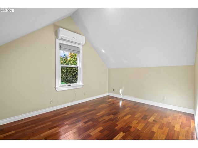 6103 Se CLATSOP St, Portland, OR 97206