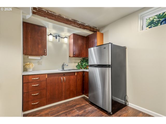 6103 Se CLATSOP St, Portland, OR 97206