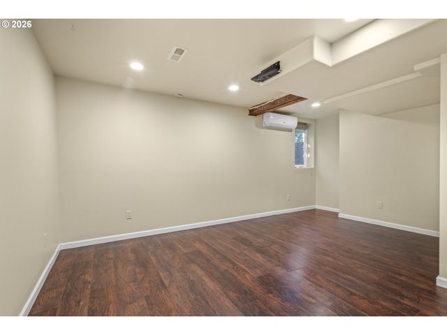 6103 Se CLATSOP St, Portland, OR 97206