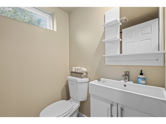 6103 Se CLATSOP St, Portland, OR 97206