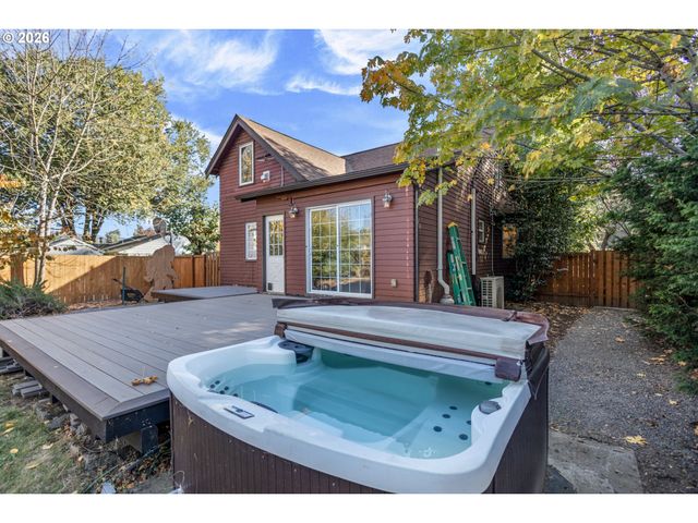 6103 Se CLATSOP St, Portland, OR 97206